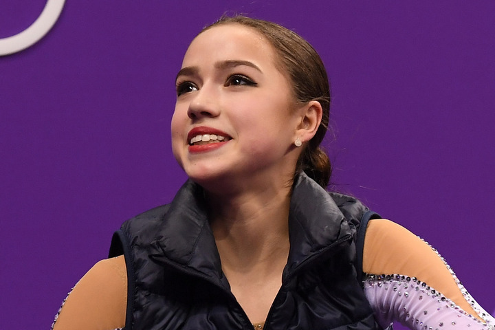 美しい 2人とも素敵 キュートな私服姿のザギトワ 元世界女王との 豪華2ショット にファン歓喜 The Digest