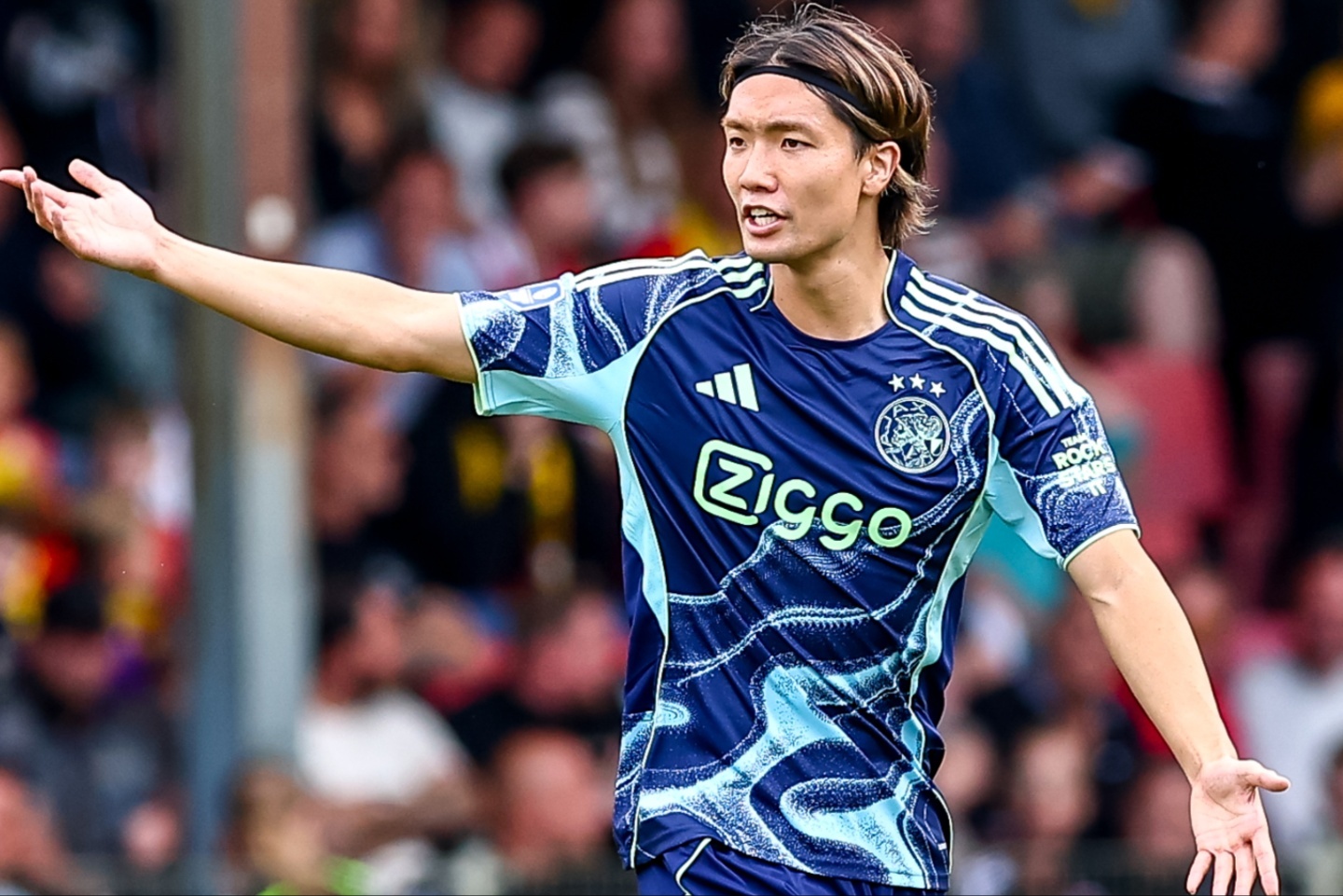 彼だけが際立っていた」 デビュー戦でアヤックスの最終ラインを統率