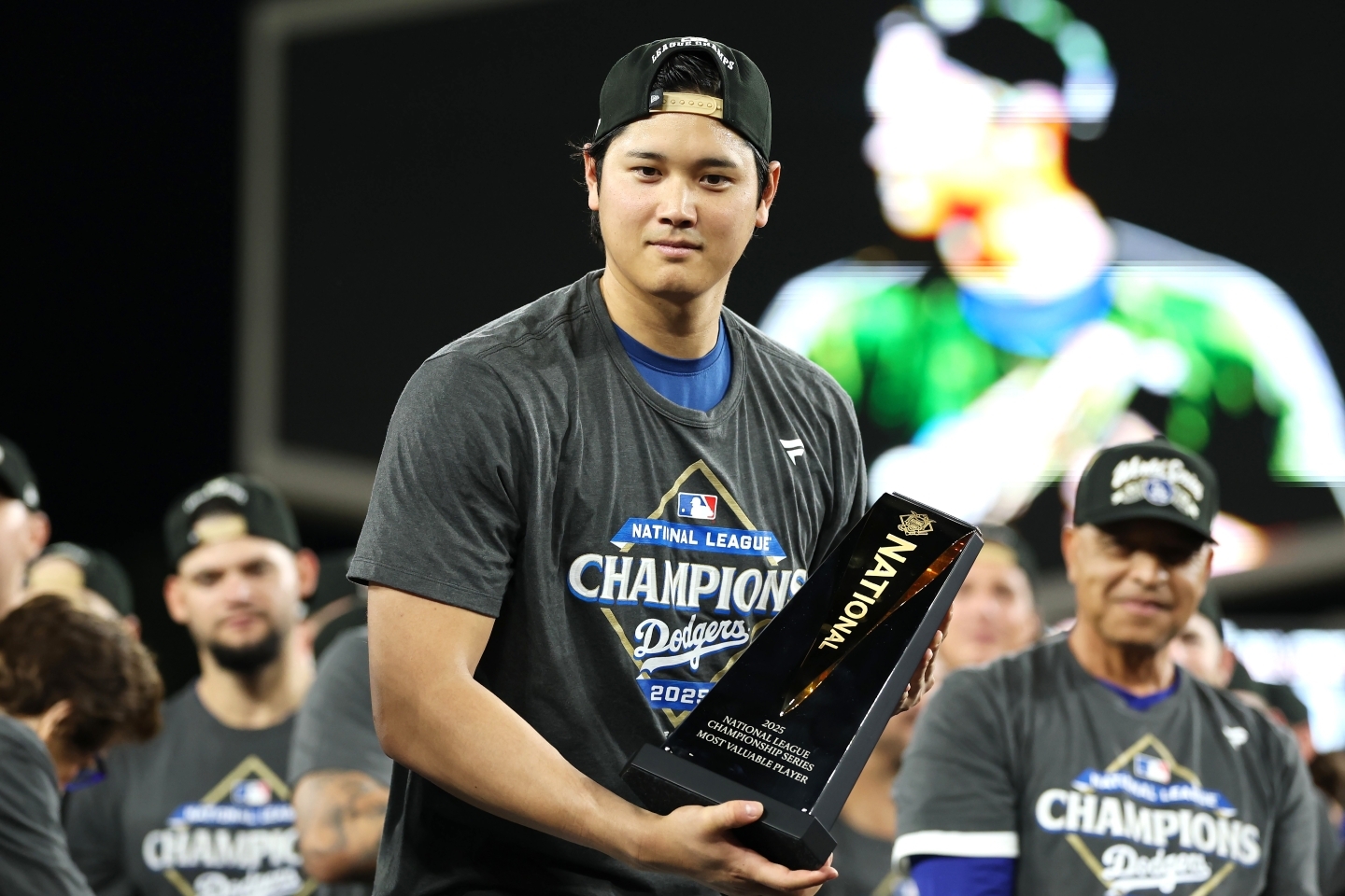異常なまでの狂気の領域」勝利投手＆3HR！ シリーズMVPの大谷翔平に米