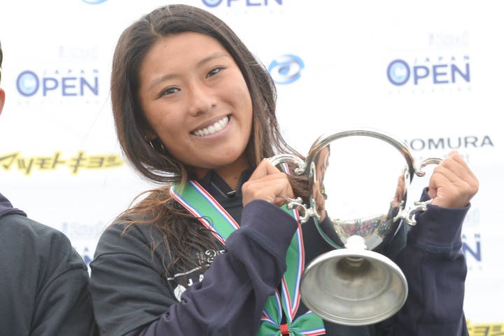 ハワイ育ちのサーファー前田マヒナ 松田詩野を抑えv 東京五輪を見据え 日本のために代表になりたい と抱負 The Digest