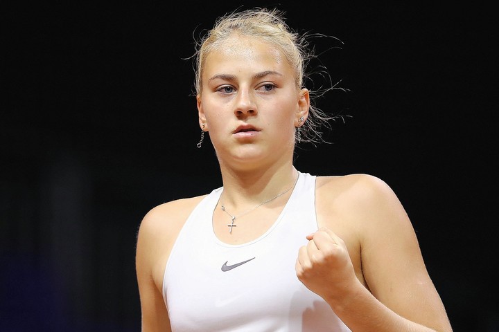 18歳女子テニス選手コスチュクが今季の戦いを終え キュートな水着姿 を披露 日焼けラインがかわいい とファンが反応 The Digest