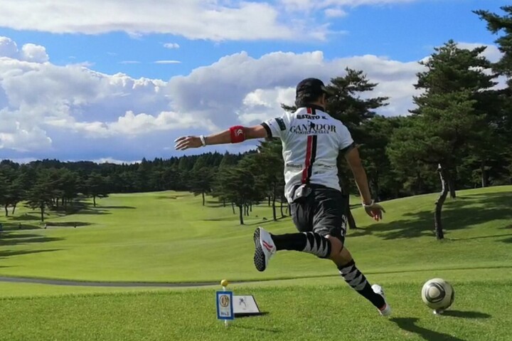 ゴルフ場でサッカーボールを蹴る新競技 フットゴルフ日本代表 小林隼人の大きな夢 The Digest