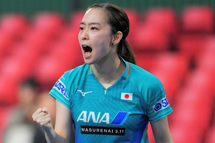 カスミン可愛すぎ 石川佳純がリアル名刺を手に披露した 満点スマイル にファン釘付け 美人は美人 The Digest