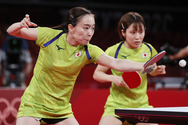 【非売品・激レア】卓球女子日本代表タペストリー 女子卓球日本代表・早田ひな選手「アクセサリーもメガネも軽さと