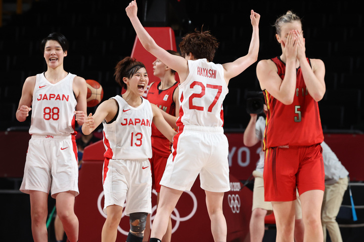 バスケ女子日本 史上初のベスト４ 残り15秒の大逆転でベルギーを下す 東京五輪 The Digest