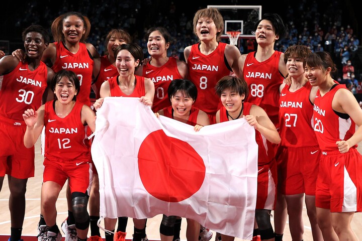 世界中から尊敬と称賛を勝ち取った 女子バスケ日本代表の快挙と奮闘ぶりに各方面から賛辞 東京五輪 The Digest