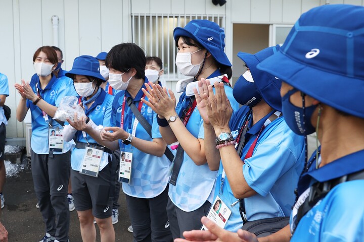 言葉を失った 最後までもてなす日本人ボランティアに来日記者が感銘 思わず涙が出る 東京五輪 The Digest