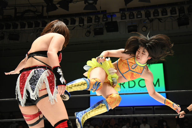 スターダム PHOTO】鹿島沙希が岩谷麻優に勝利。レッドスターズのFIVE