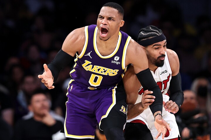 苦戦するウエストブルックに対し、NBA関係者たちから厳しい意見が寄せられている。(C)Getty Images