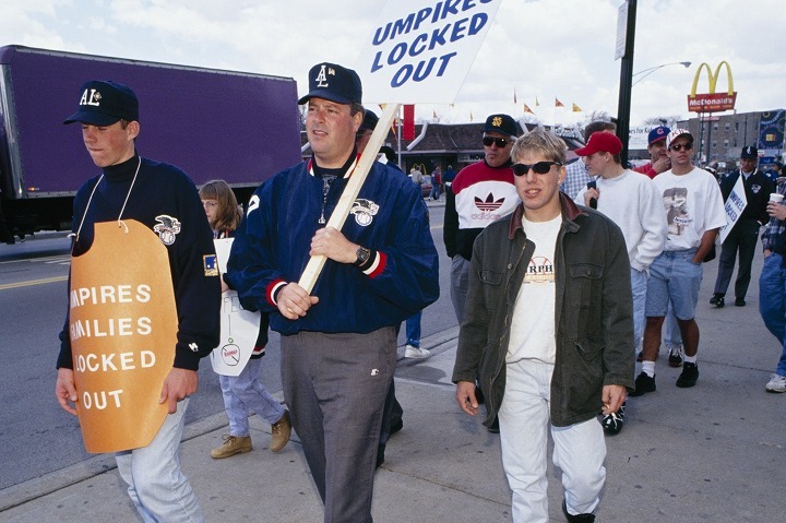 1995年に行なわれたストライキの様子。この時は試合が全く行なわれずに野球人気低迷に繋がったが……。(C)Getty Images