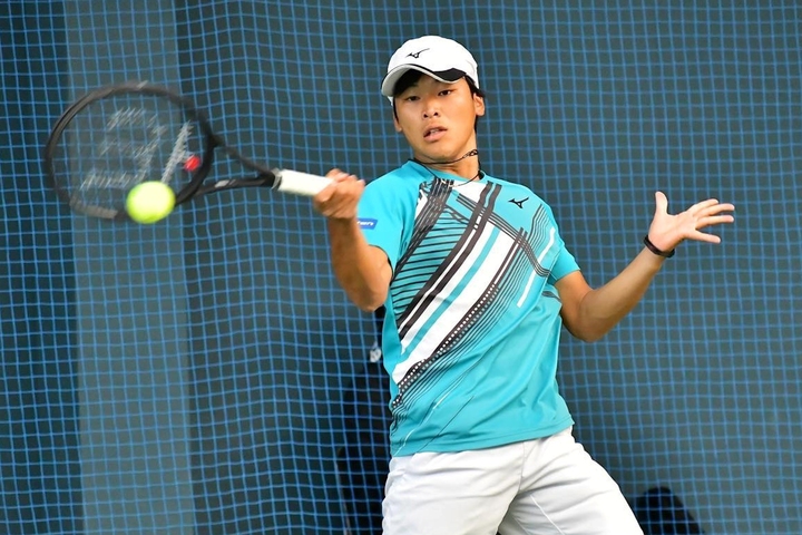 学生最後の大会を戦い終えた松田龍樹。卒業後はプロに転向し、大学で磨いた「小さくても勝てるテニス」を実証する。写真提供：全日本学生テニス連盟