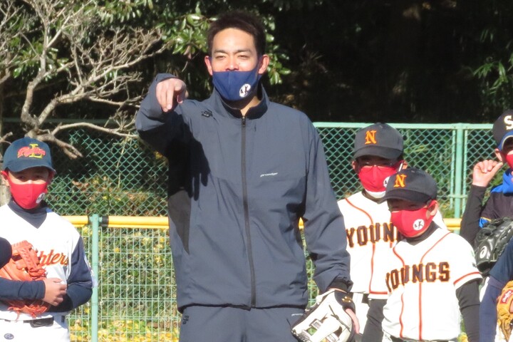 野球教室を開催した秋山。若い世代への提言と同時に、自身の置かれた現状と未来について語ってくれた。写真：岩国誠