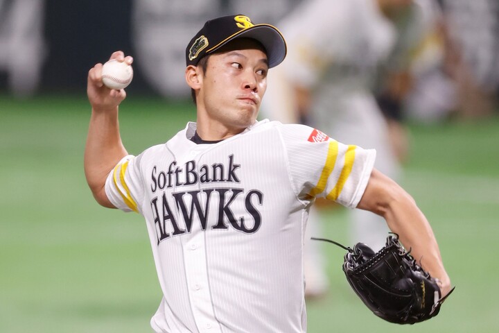 中日への移籍が決定した岩嵜。2017年には最優秀中継ぎ投手のタイトルを獲得している。写真：田口有史