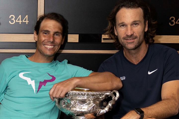 苦境から挽回し全豪オープンに優勝したナダル(左)とコーチのモヤ氏。（C）Getty Images
