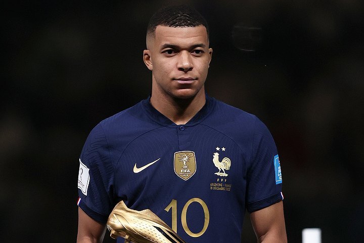 デシャン続投に端を発した「ジダン軽視発言」に非難轟々!! エムバペも