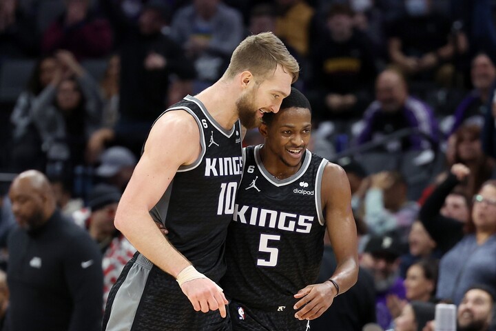 キングスが2006年以来、17年ぶりのプレーオフ進出決定！NBA史上最長の