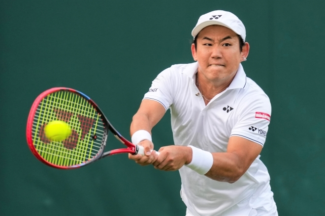 人殴るとかもってのほか」テニス西岡良仁が“ラケット叩きつけ動画”の