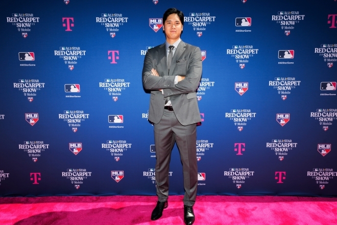 世界一かっこいい～！」大谷翔平が披露した“シルバースーツ”姿に