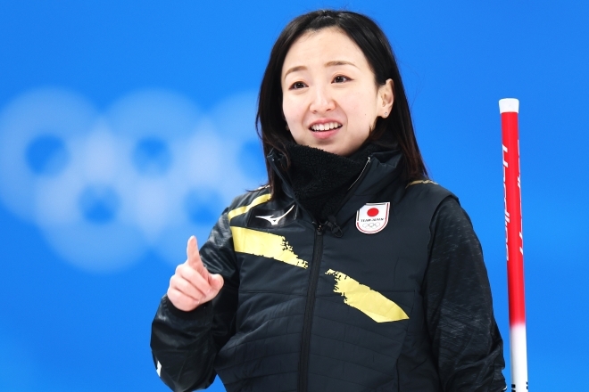 直筆サイン付きフォト  ロコ•ソラーレ 4選手 藤澤五月 吉田知那美他　4枚 2025年最新】藤澤五月サインの人気アイテム - メルカリ