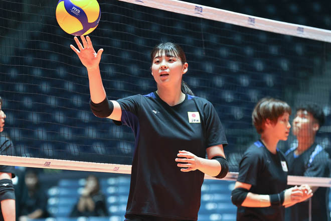 女子バレーPHOTO】長身を生かしたブロックを連発！山田二千華の