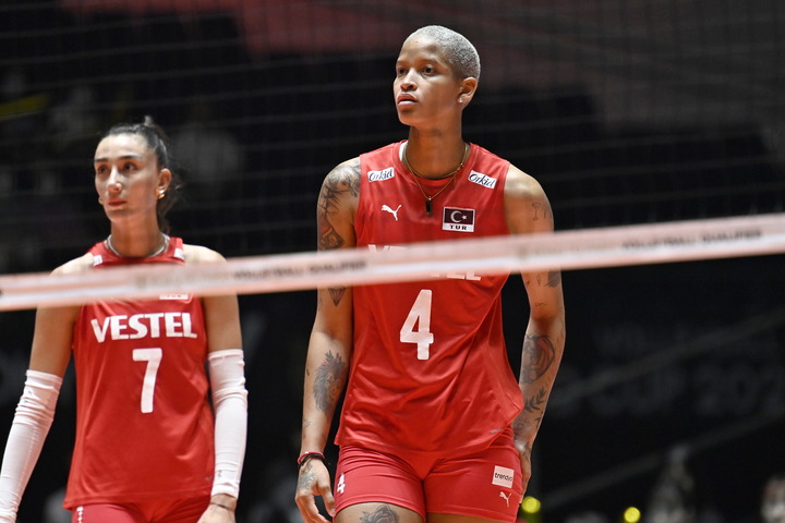 トルコが強豪ブラジルをストレートで撃破！東京五輪・銀メダルのブラジルが“五輪出場権レース”一歩後退【女子バレー】 THE DIGEST