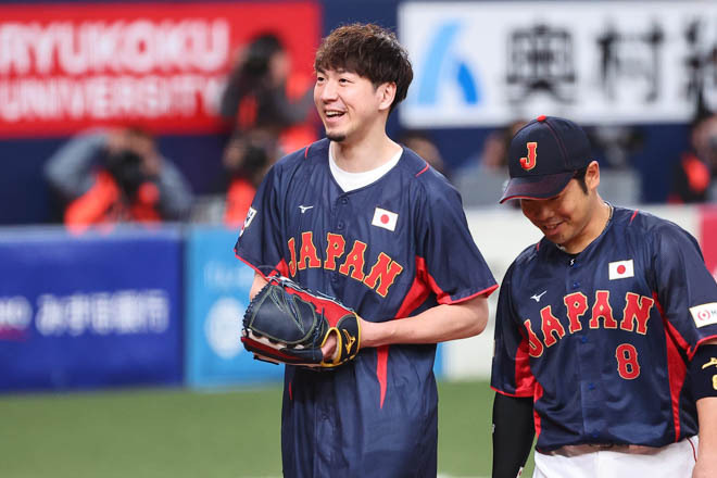 PHOTO】始球式に登場した、バスケットボール日本代表「アカツキ