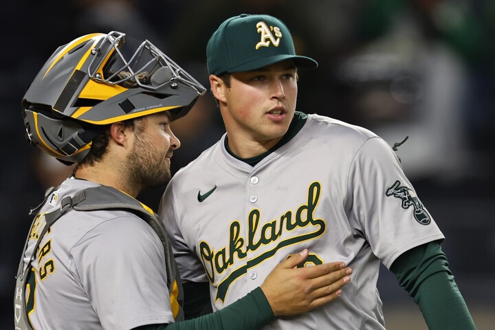 アスレティックス期待の守護神ミラーが軽々と投じた豪速球に「その動き