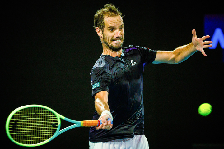 テニスギア講座】ラケットのグリップ、その奥深き世界――わざわざ天然