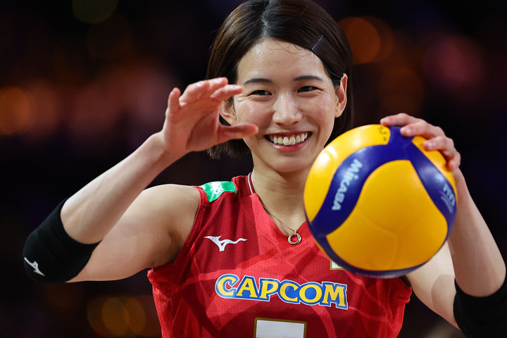 バレーボール古賀選手など超有名選手の色紙です。激レアなので高いですが値段交渉アリ バレーボール古賀選手など超有名選手の色紙です。激レアなので