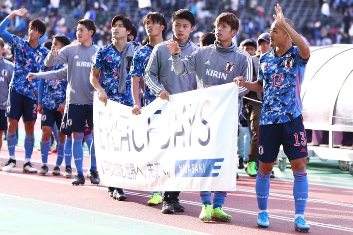 時差エグいな タイでu 23選手権に挑む東京五輪世代が爽やかな集合写真をアップ これに反応したのは The Digest