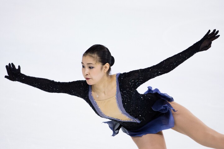 元フィギュアスケート選手 村上佳菜子選手の直筆サイン色紙 2015年 元フィギュアスケート選手 村上佳菜子選手の直筆サイン色紙 2015
