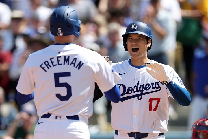 ワールドシリーズトロフィー レプリカ ドジャース 6/17試合配布