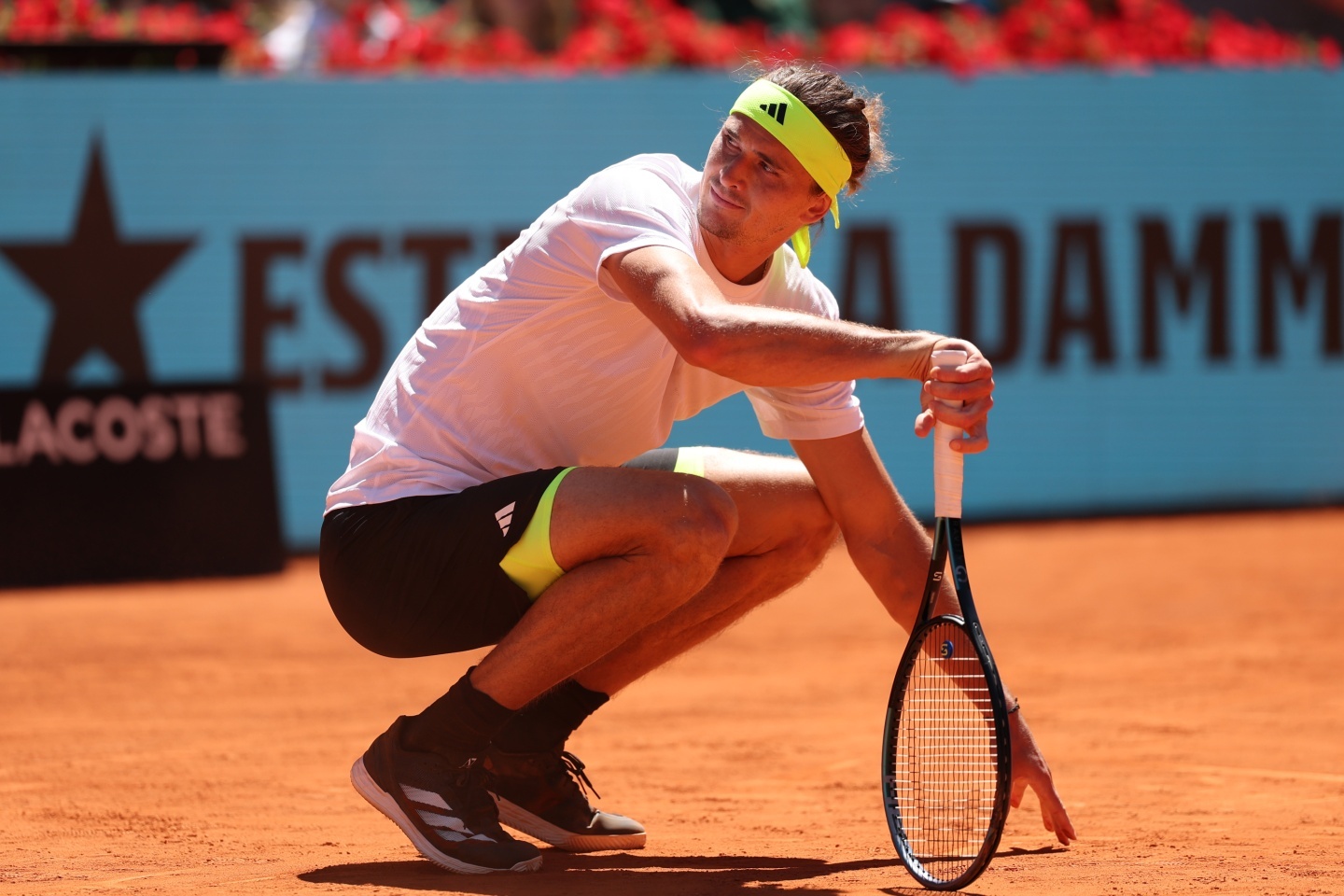 疑惑の電子判定に世界2位ズベレフが抗議！ボールマークをスマホで撮影