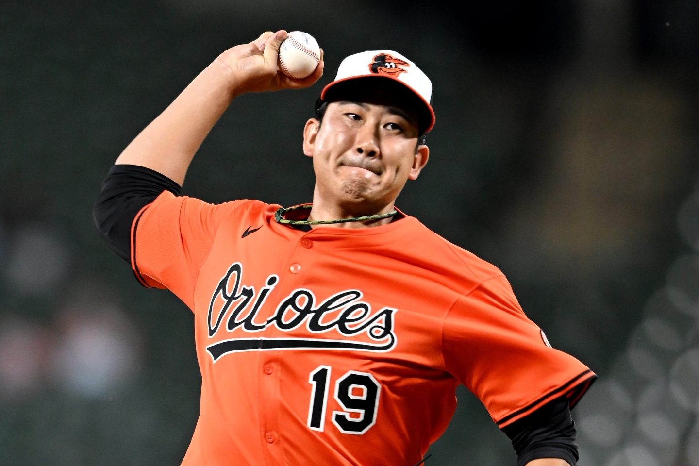 ジャイアンツ菅野投手ユニフォーム 栄光の背番号18”巨人菅野智之投手のプロコレユニフォーム